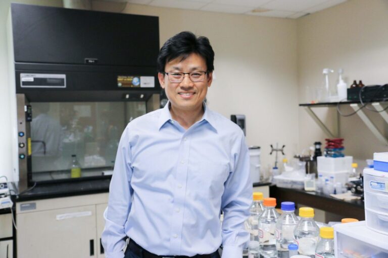 Woo Hyoung Lee in his lab